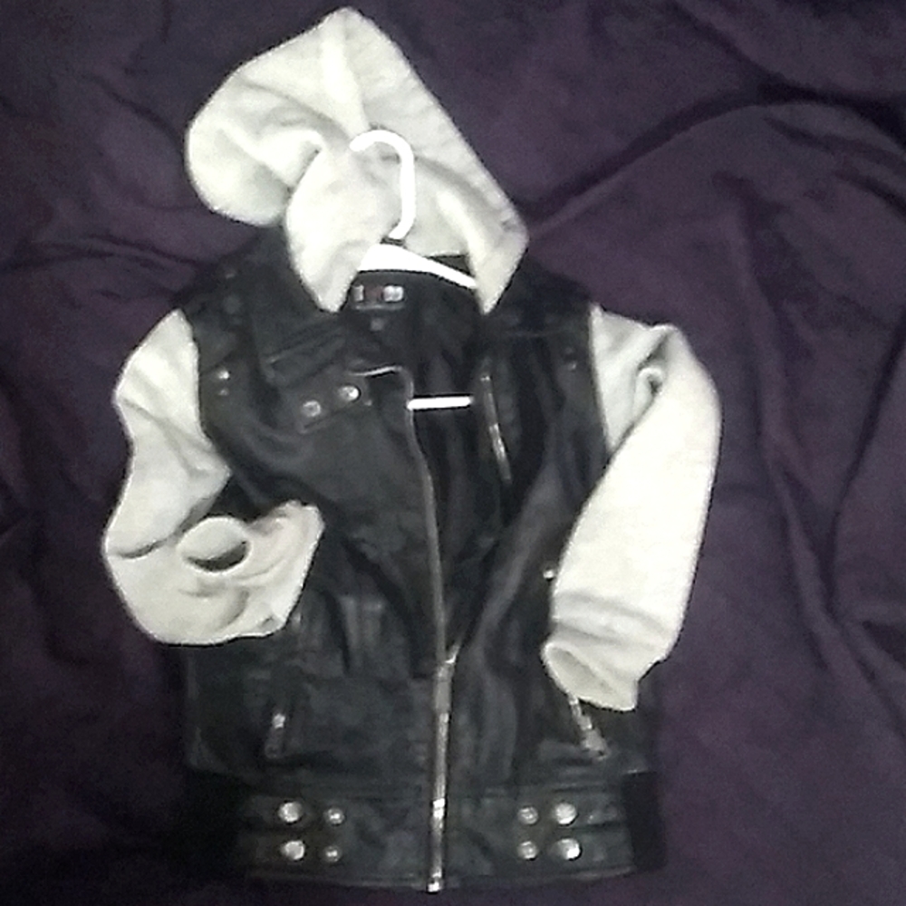 😝 Girls hooded leather jacket by 'Boy meets girl' sz. S.